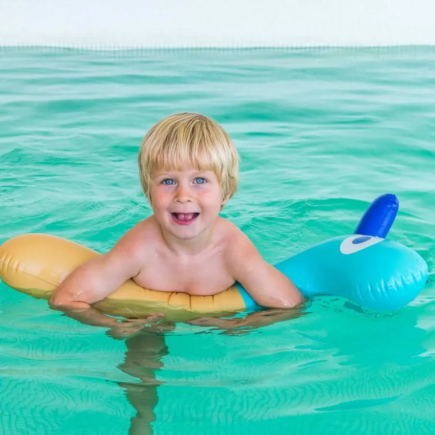 Inflatable_Giraffe (3) QUUT NAPUHAVAJUĆI PRIJATELJ ŽIRAFA